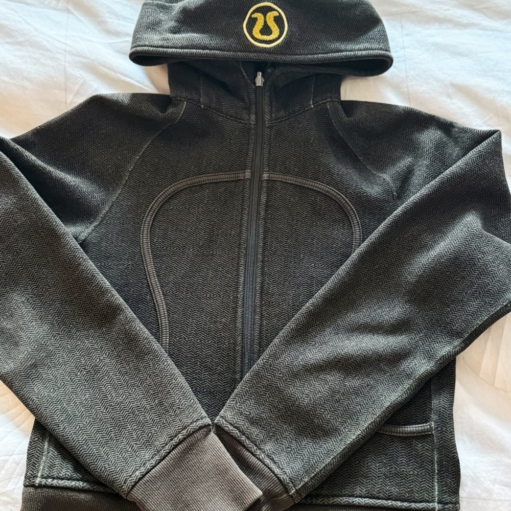 Lululemon Olive Green Zip-Up Hoodie – Excellent Condition